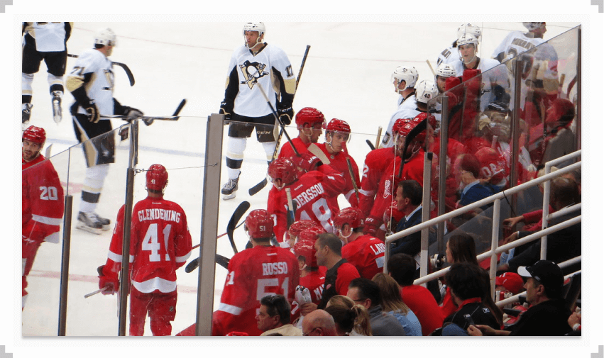 Players on ice in game between Pittsburgh Penguins and Detroit Red Wings