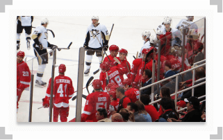 Players on ice in game between Pittsburgh Penguins and Detroit Red Wings