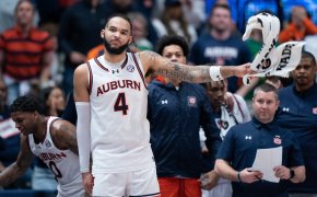 Auburn Tigers forward Johni Broome
